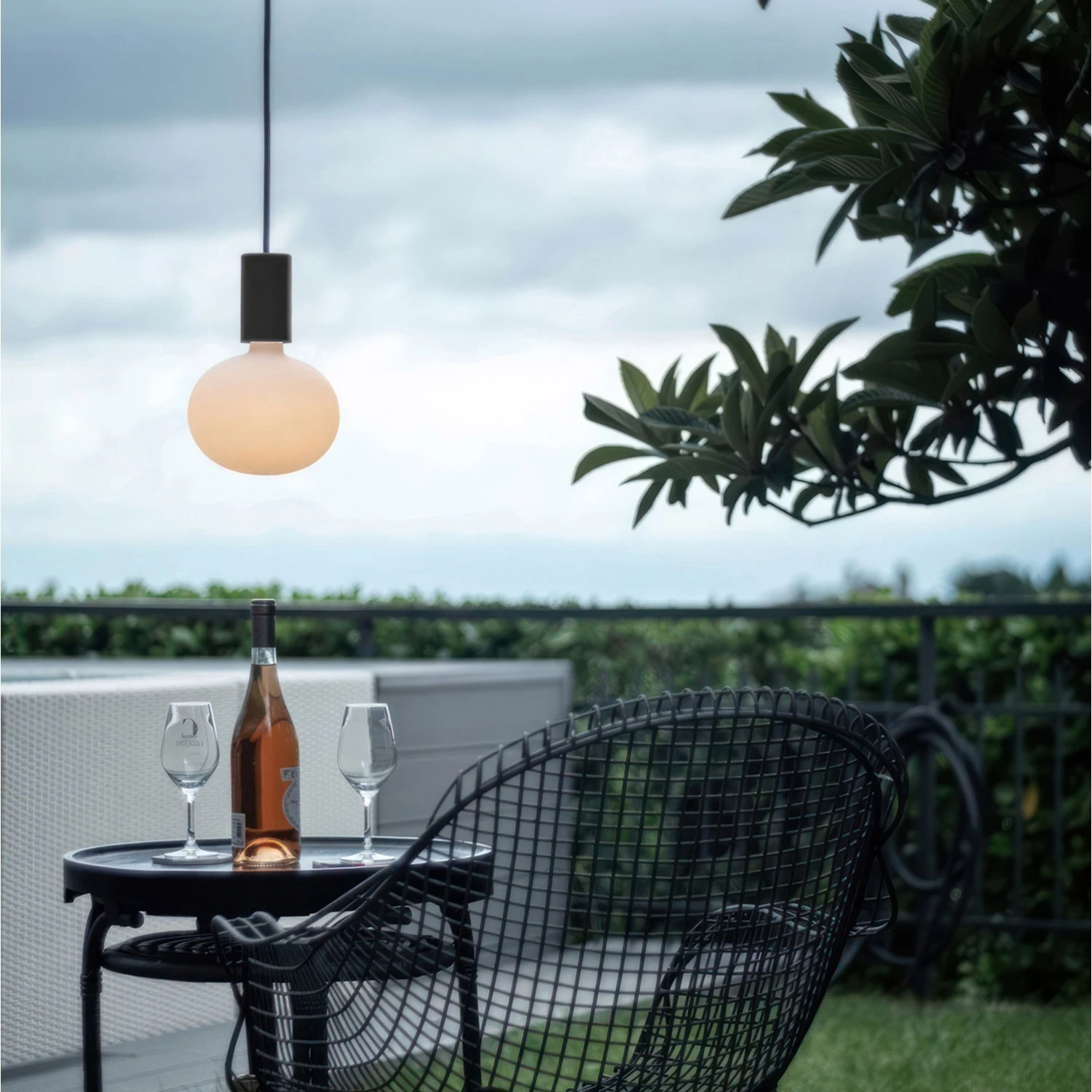 EIVA ELEGANT Outdoor pendant lamp with 1,5 mt textile cable, silicone ceiling rose and lamp holder IP65 water resistant