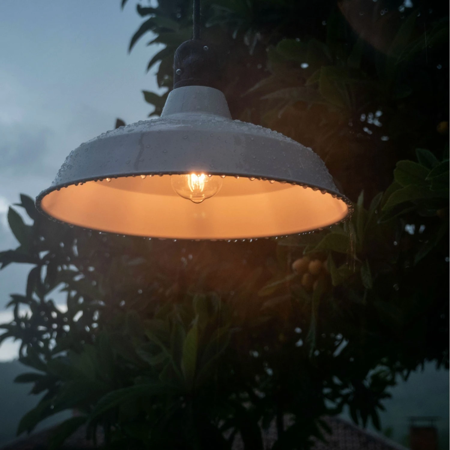 EIVA Outdoor pendant lamp for lampshades with 1,5 mt textile cable, silicone ceiling rose and lamp holder IP65 water resistant