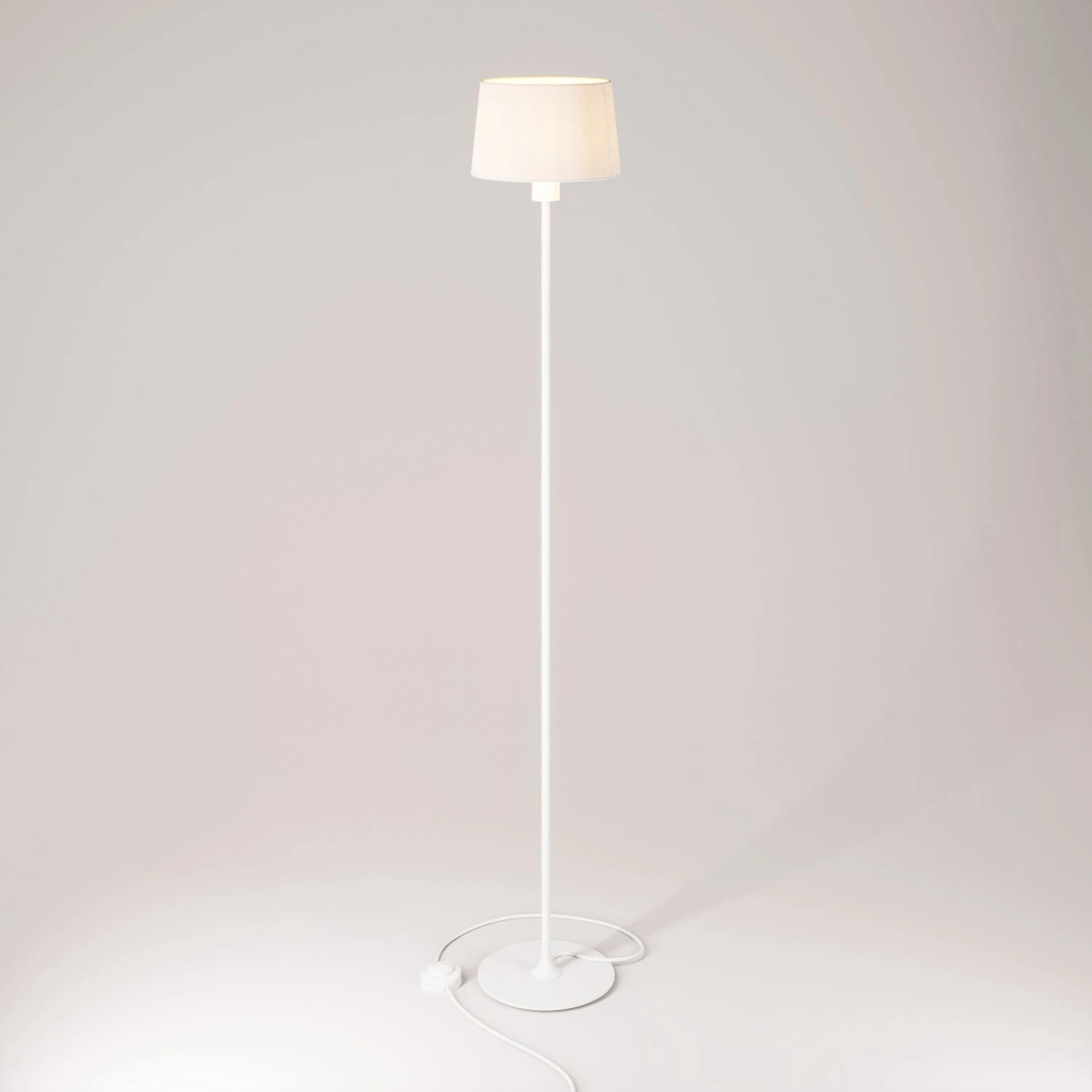 MAG-Y floor lamp with round metal base and Athena shade