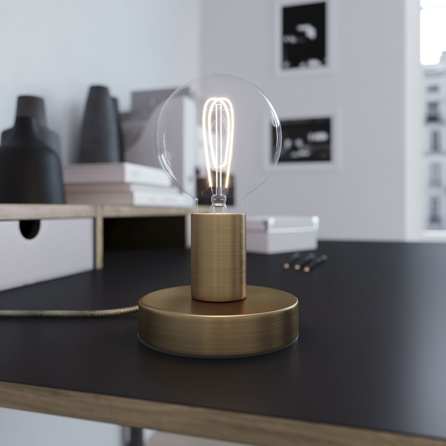 Posaluce - Metal table lamp with two-pin plug