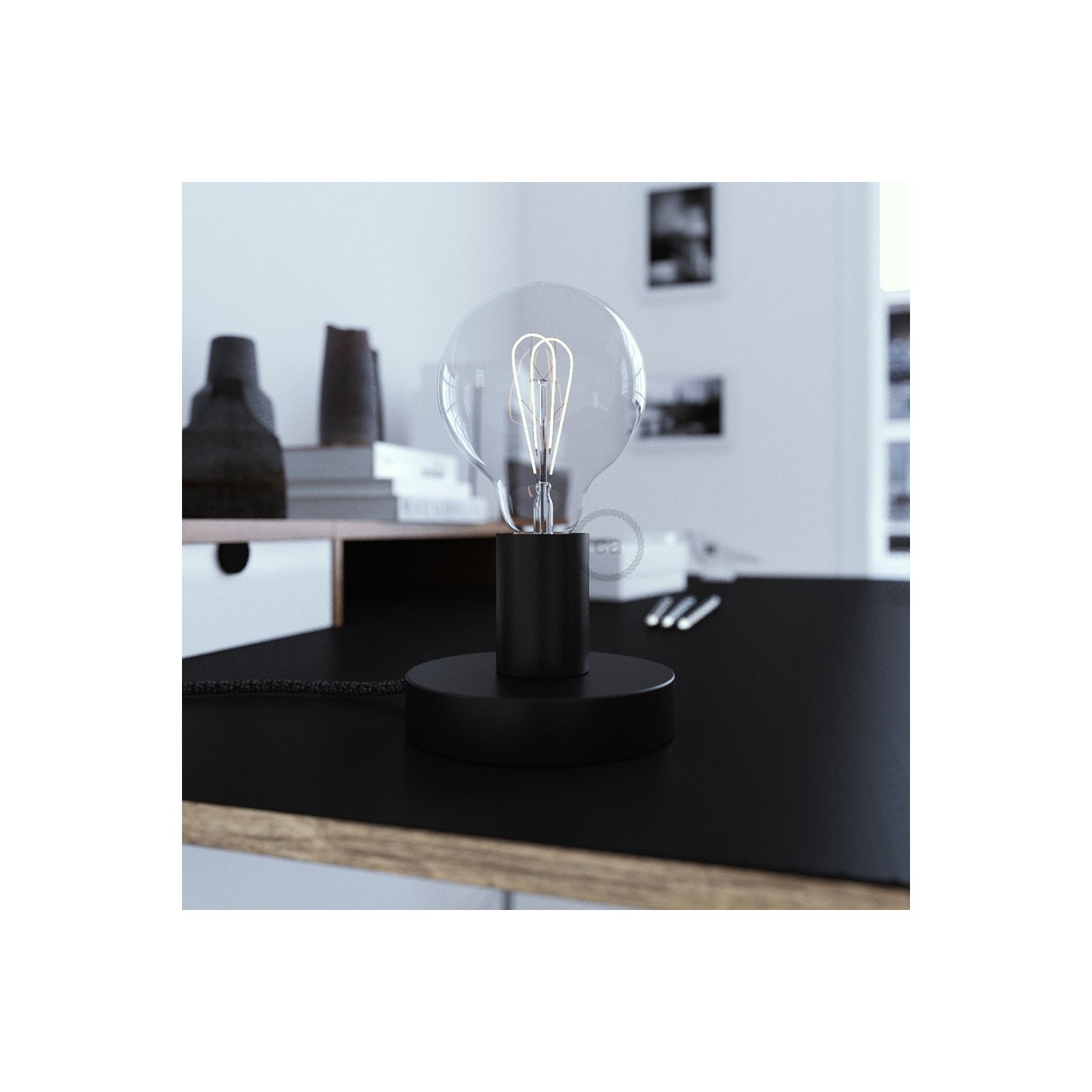 Posaluce, the black metal table lamp, with textile cable, in-line switch and english plug