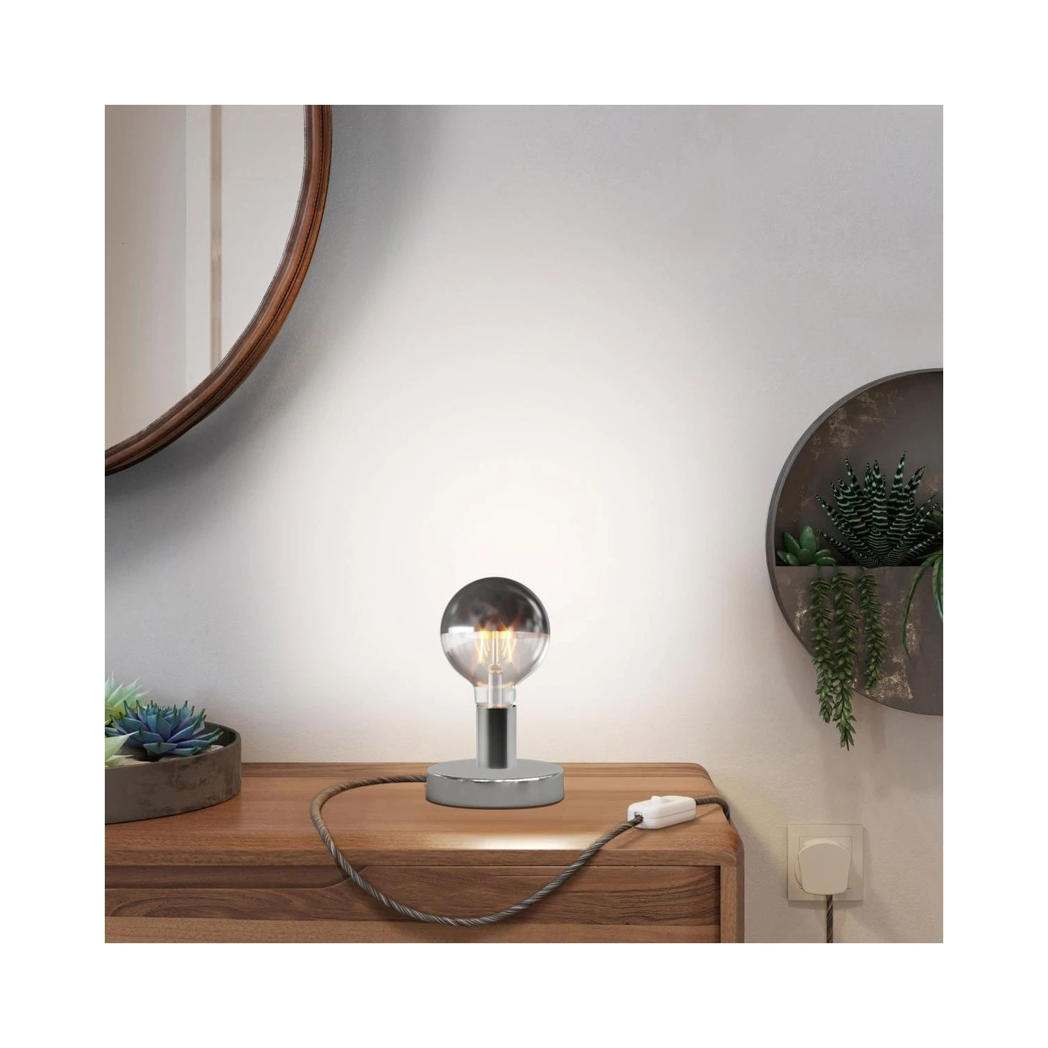 Posaluce Half Cup Metal Table Lamp