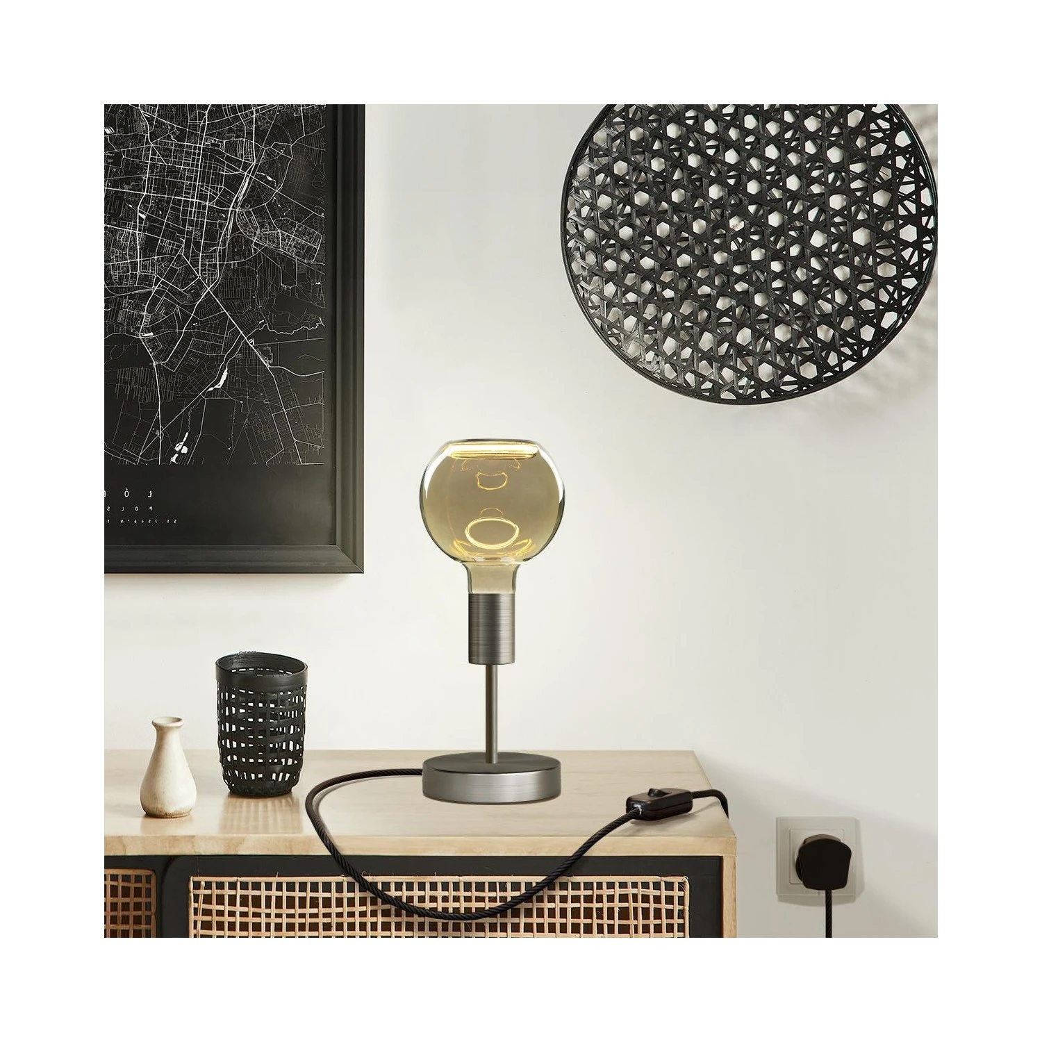 Alzaluce Globe Floating Metal Table Lamp