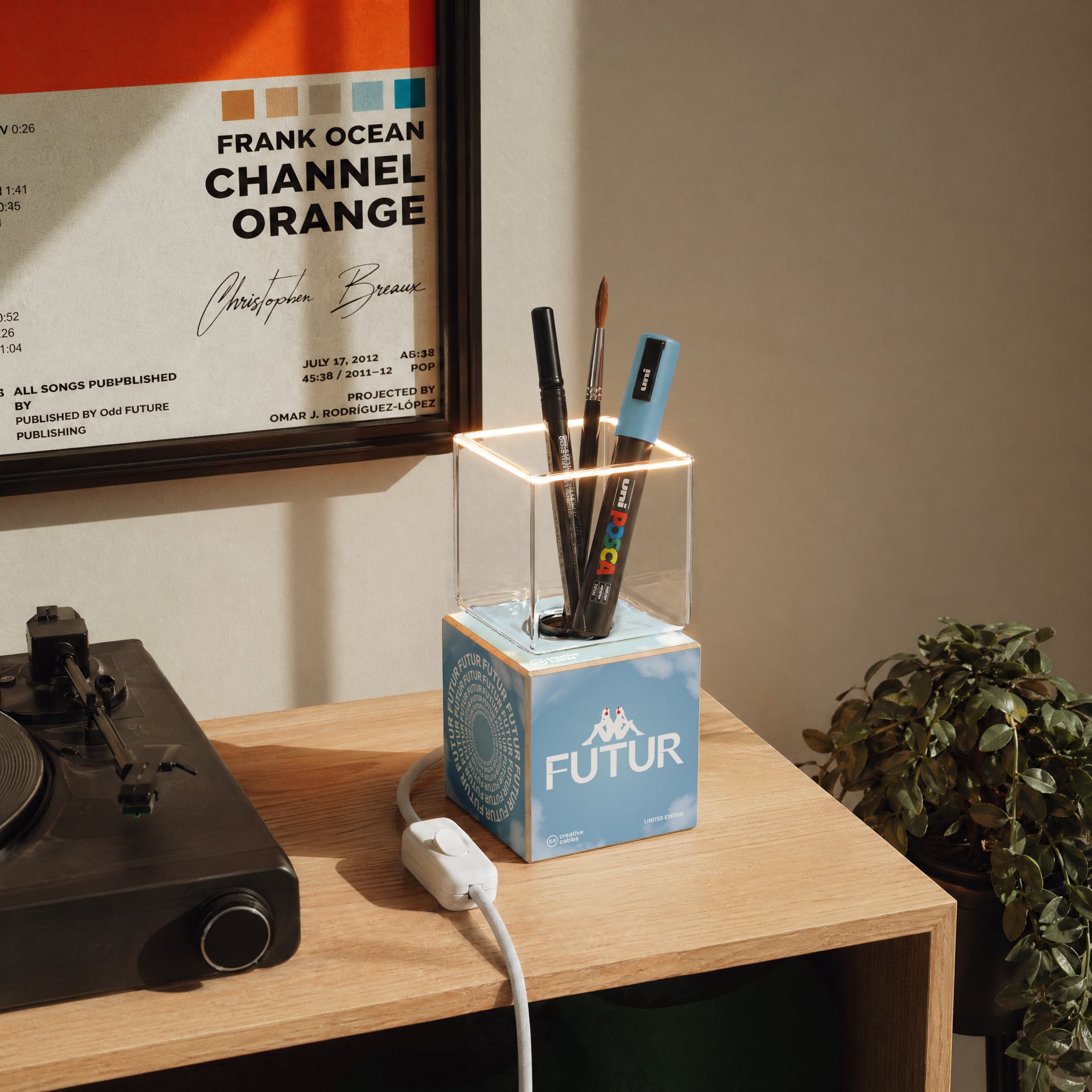 Cubetto table lamp "Futur" with UK plug and Ghost light bulb - Futur Festival