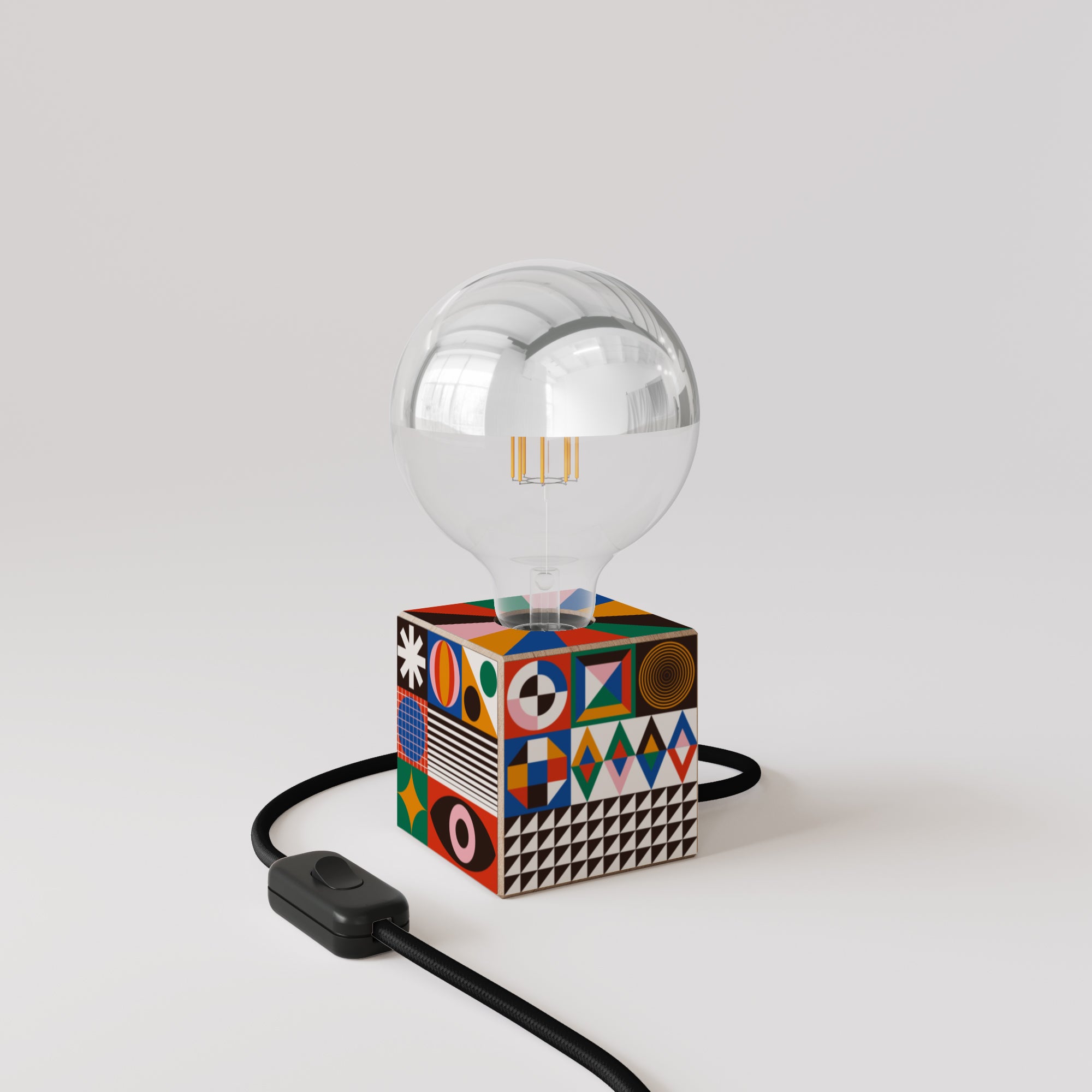 Lampada da tavolo Cubetto con spina inglese e lampadina globo mezza sfera argento - PosterLad