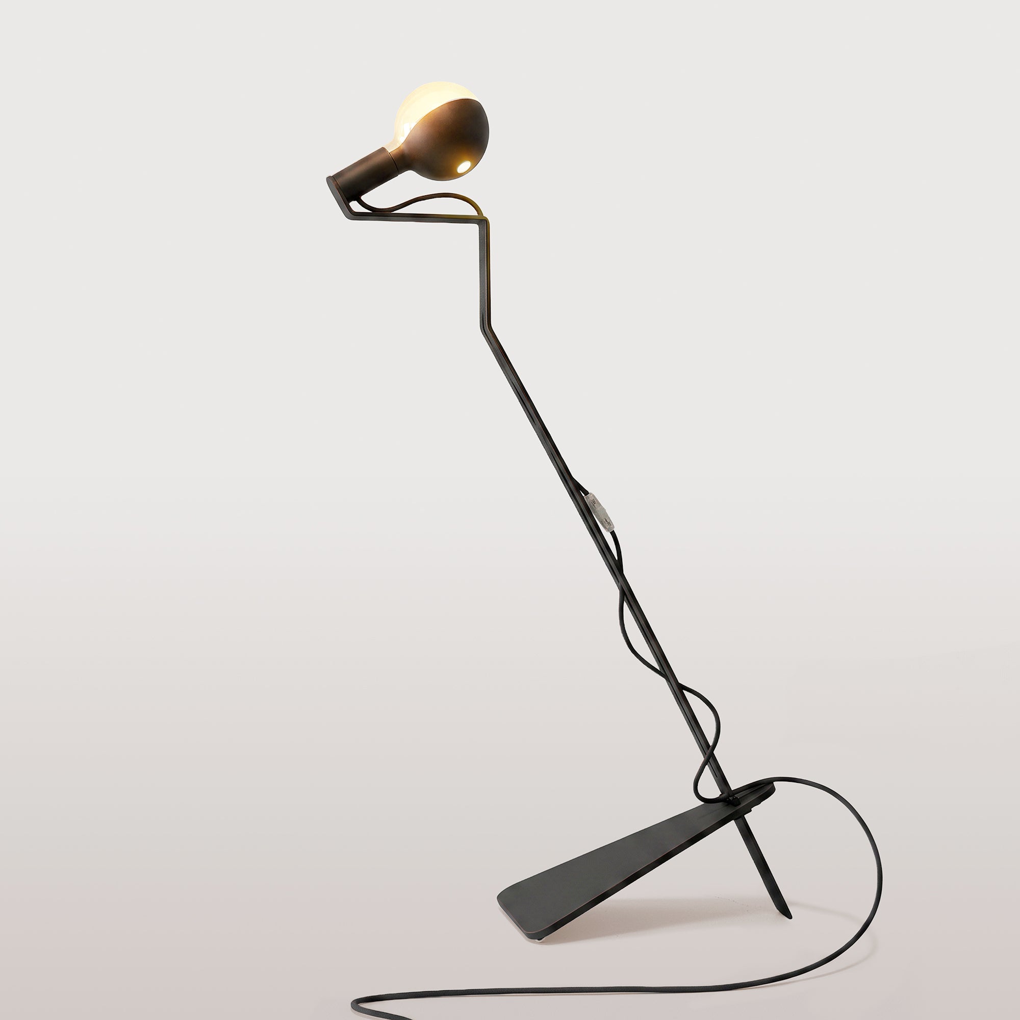 Adjustable floor lamp with painted LED G125 Light bulb and UK Plug - Mario Talia - Black