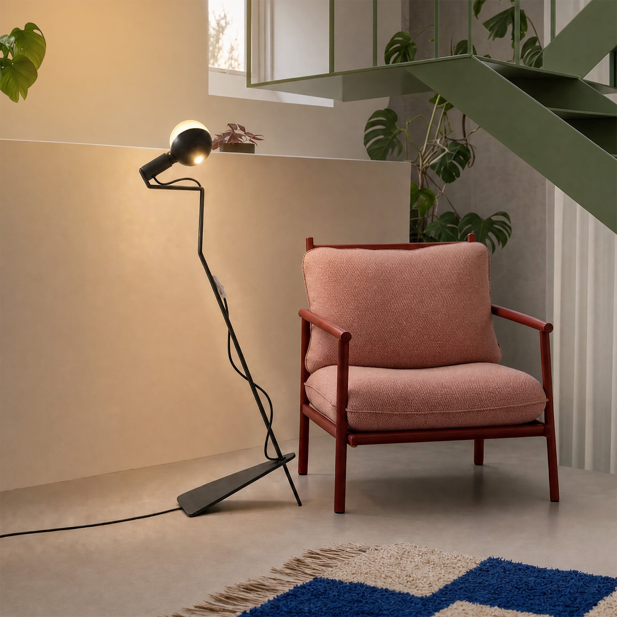 Adjustable floor lamp with painted LED G125 Light bulb and UK Plug - Mario Talia - Black