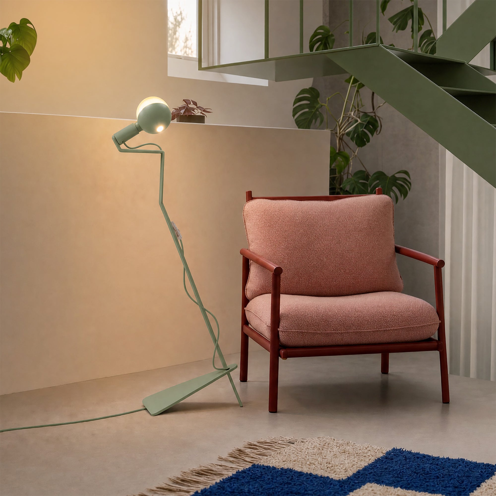 Lampada da terra inclinabile con lampadina LED G125 verniciata e spina UK - Mario Talia - Verde
