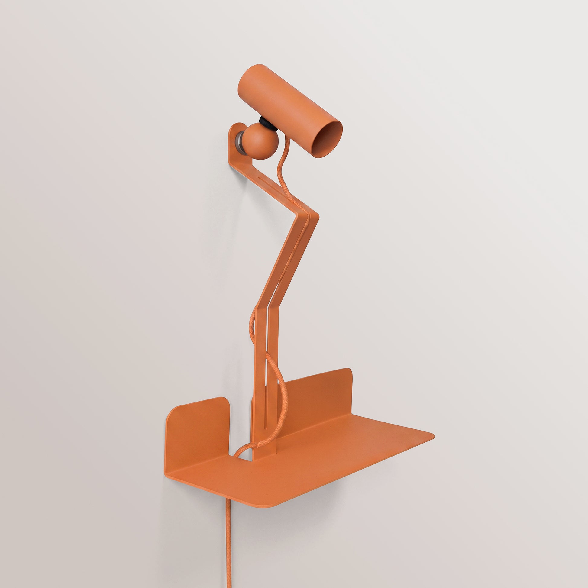 Lampada da parete con mensola, faretto magnetico orientabile e spina UK - Murio Tubo - Arancione