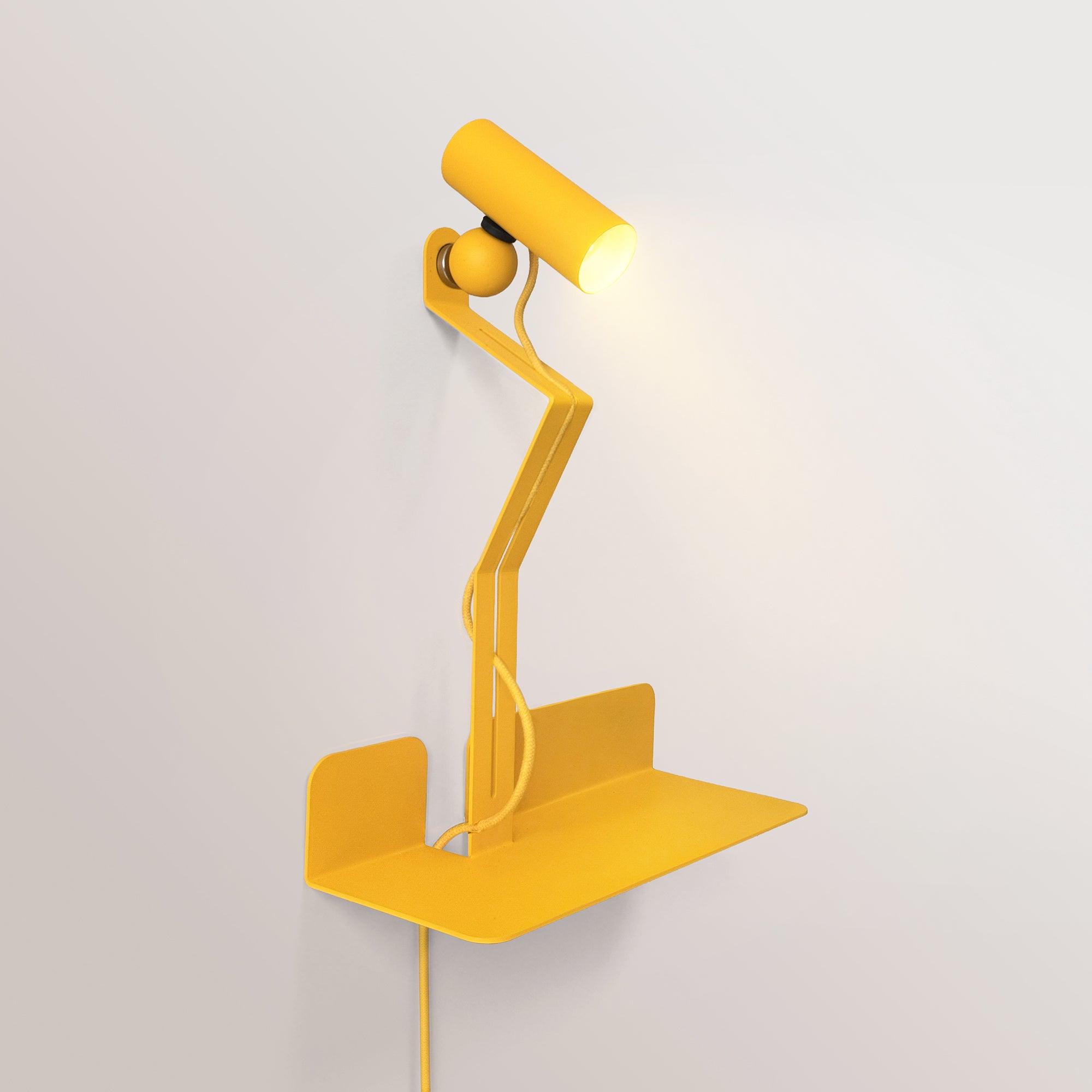 Lampada da parete con mensola, faretto magnetico orientabile e spina UK - Murio Tubo - Giallo