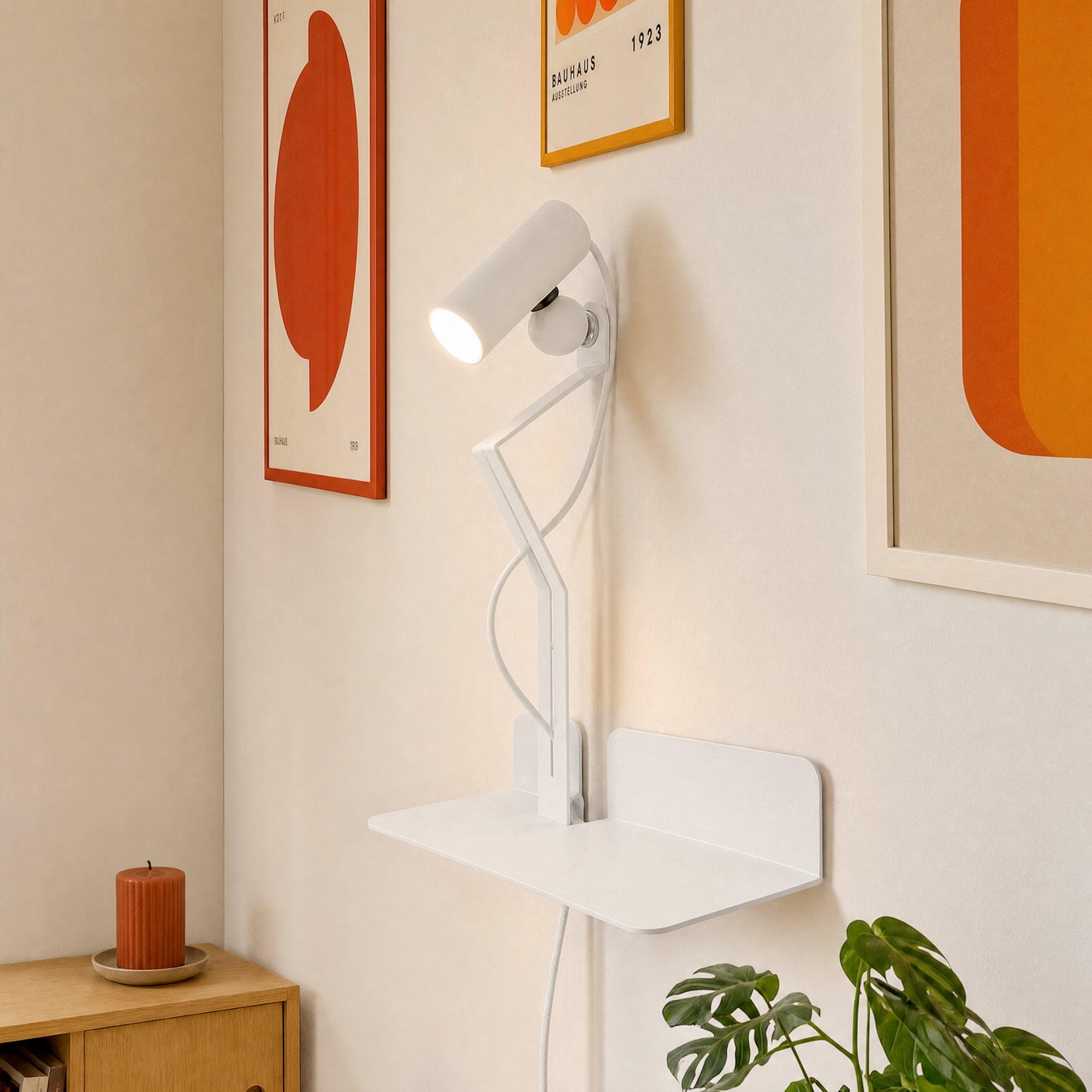 Lampada da parete con mensola, faretto magnetico orientabile e spina UK - Murio Tubo - Bianco - Creative Cables