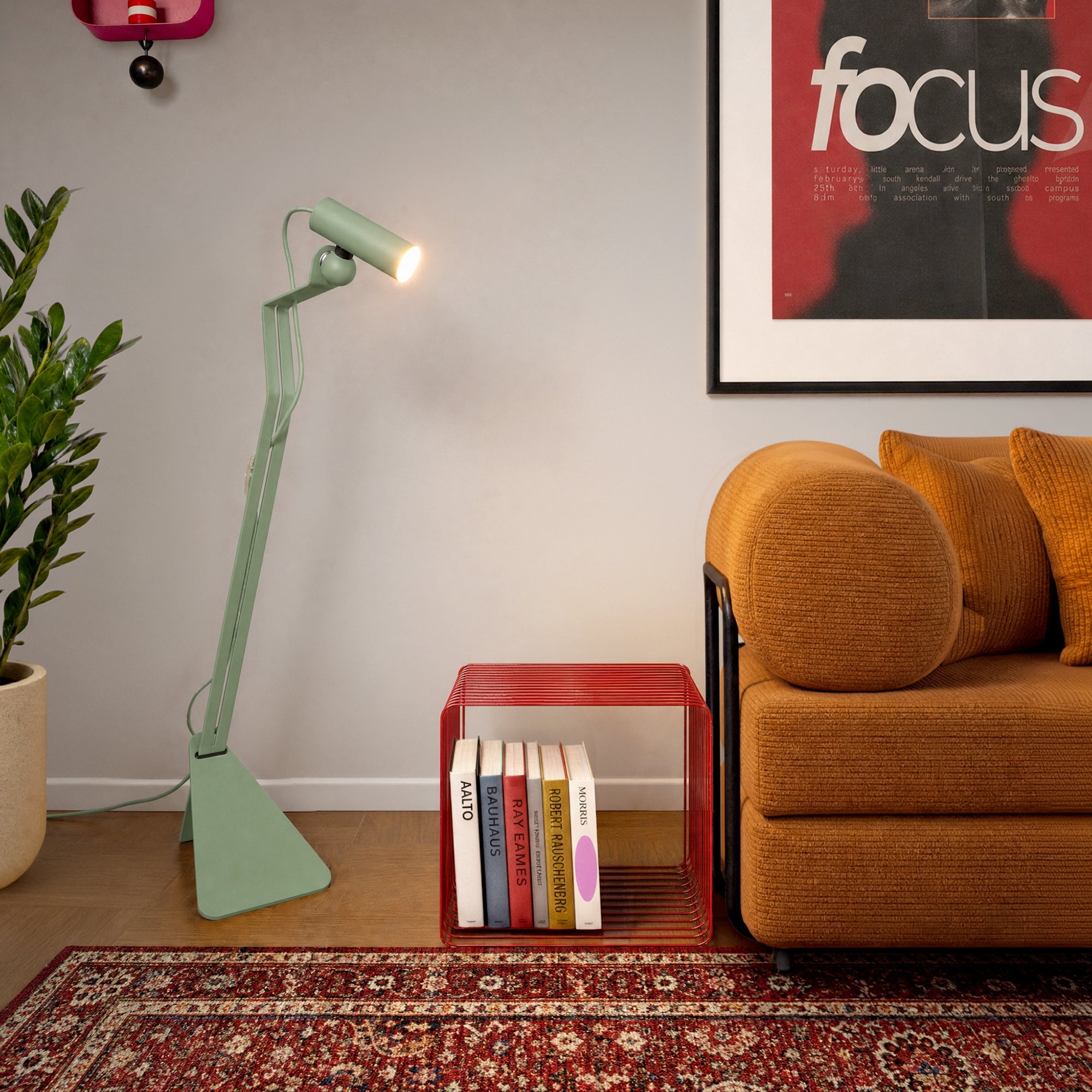 Lampada da terra inclinabile con faretto magnetico orientabile e spina UK - Mario Tubo - Verde - Creative Cables