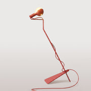 Lampada da terra inclinabile con lampadina LED G125 verniciata e spina UK - Mario Talia - Rosso