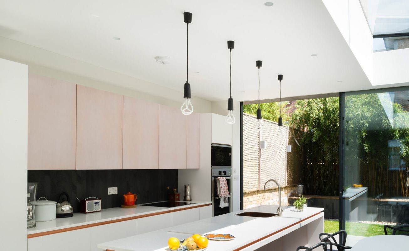 Kitchen chandeliers: 8 tips to get the lighting right