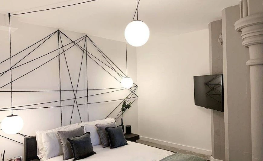 In Manchester the cables become a very original headboard